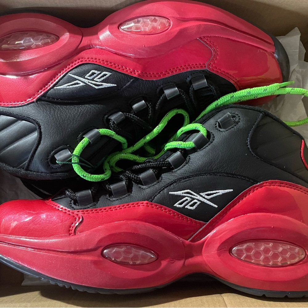 Rare Reebok Question Mid Street Sleigh 76ers bred Red Black Green Laces